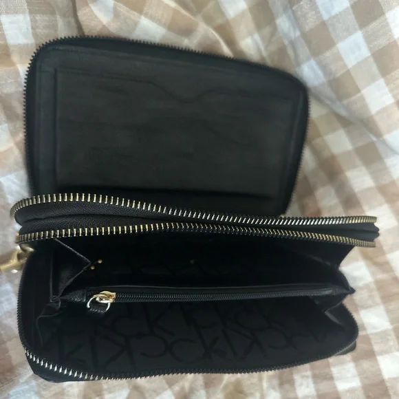 Calvin Klein Travel Wallet - Picture 3 of 5